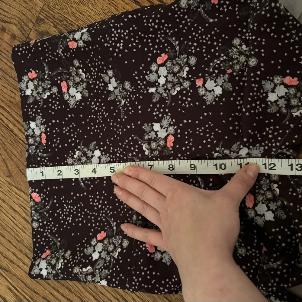 LIVE THE PROCESS | Brown Floral Bike Shorts Sz M‎